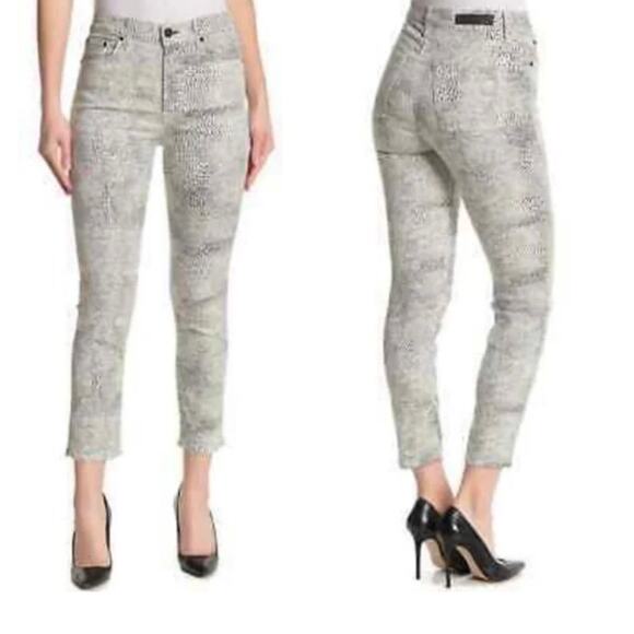 Aritzia GRLFRND Opposites Attract High-Rise Slim Black/White Reed Jeans Size 26 - Picture 2 of 10